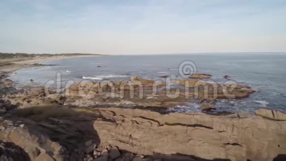 乌拉圭马尔多纳多蓬塔科达空中观景海岸视频的预览图