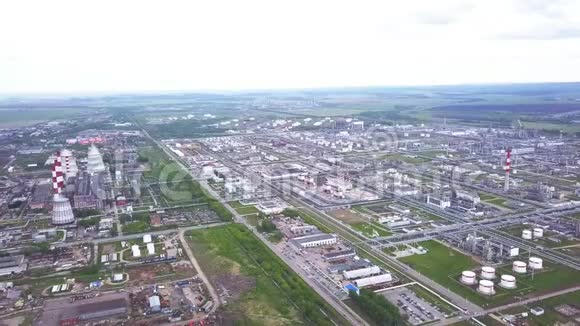 巨大工业区的俯视图剪辑工业区由一大批工业商店和仓库组成视频的预览图