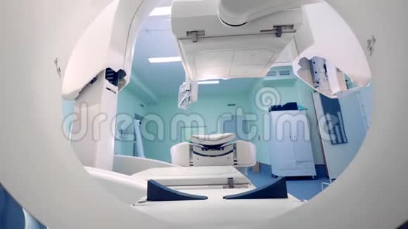 断层扫描仪的运动部分新医疗器械的面板在工作时移动视频的预览图