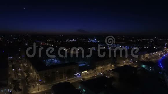 夜晚的城市在冬天的夜晚视频的预览图