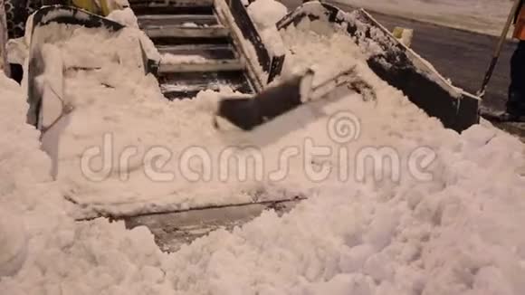 特运城清理路面积雪视频的预览图