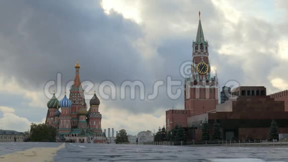 俄罗斯著名的红色广场塔楼克里姆林宫的城墙正统大教堂陵墓视频的预览图