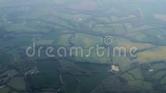 英国南部加特威克机场的英国乡村景色视频的预览图