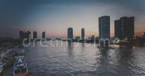 曼谷美丽的日落时光流逝俯瞰乔普拉亚河视频的预览图