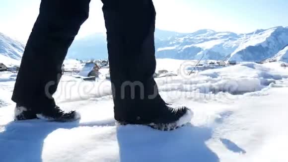 脚走山雪视频的预览图