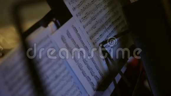 音乐台上的音乐音符视频的预览图