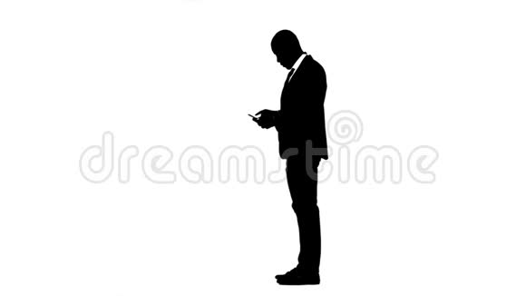 商人在电话里竖起大拇指信息白色背景剪影视频的预览图