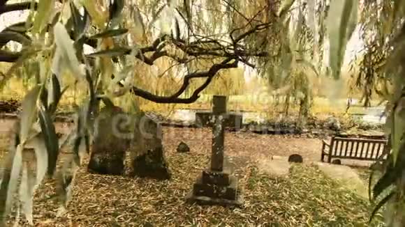 墓场十字墓碑展示基督教的埋葬视频的预览图