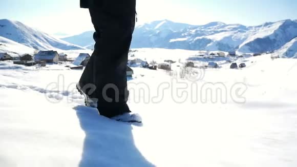 脚走山雪视频的预览图