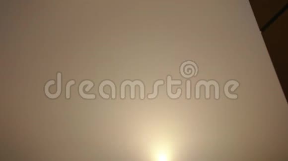清晨阿布扎比的沙尘暴视频的预览图