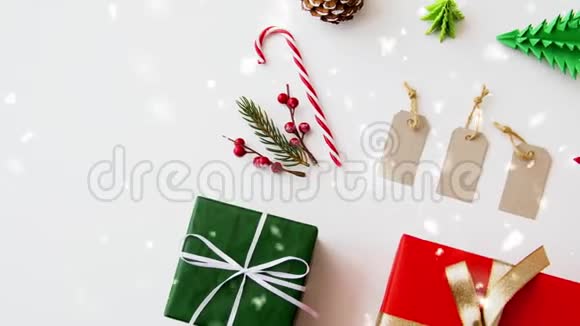 一套圣诞礼物标签和装饰品视频的预览图