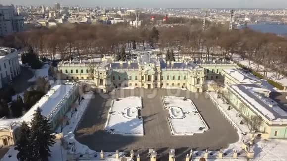 乌克兰基辅冬季可鸟瞰Mariyinsky宫视频的预览图