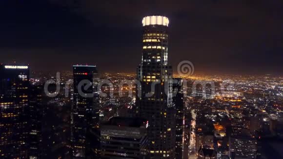 洛杉矶夜间高空飞碟视频的预览图