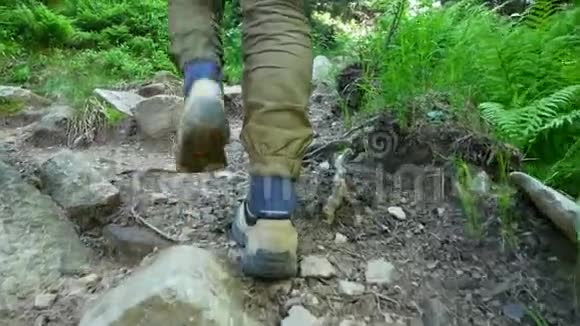 徒步登山脚靴视频的预览图