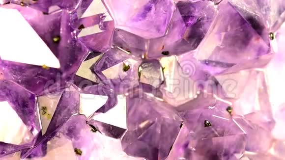 紫水晶在转盘上视频的预览图