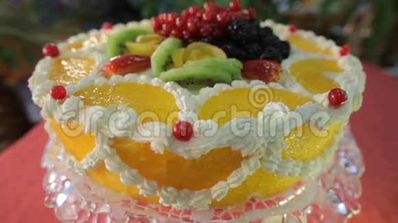 水果和浆果蛋糕视频的预览图