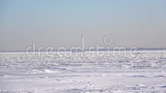 芬兰冰冻海湾克朗斯塔特附近的全景俄罗斯视频的预览图