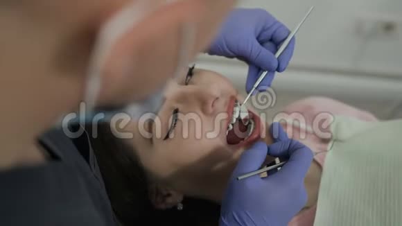健康的牙齿牙医检查病人牙齿视频的预览图