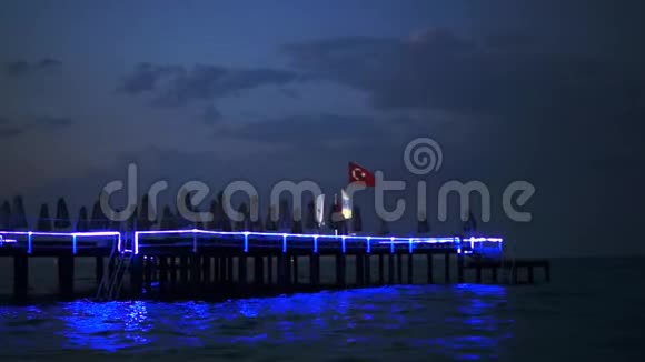 海上日落背景是群山土耳其凯默视频的预览图