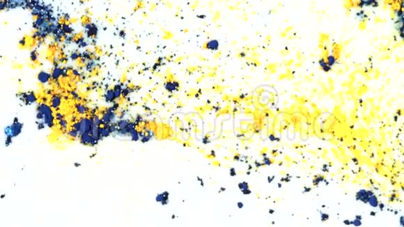牛奶上的彩色粉末涂料媒体液体表面物滴对涂料的排斥反应视频的预览图