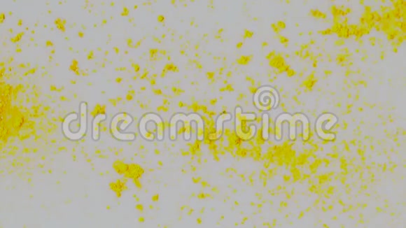 牛奶上的彩色粉末涂料媒体液体表面物滴对涂料的排斥反应视频的预览图