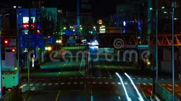 东京市中心的街道在夜间长时间暴露中弹倾斜视频的预览图