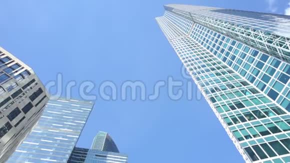 高层玻璃建筑综合体视频的预览图
