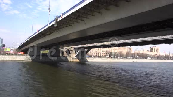 桥和河景不错视频的预览图