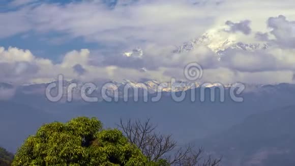 马查普查雷山尼泊尔的风景视频的预览图