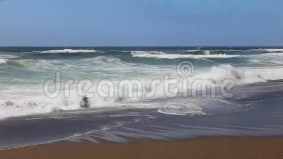太平洋冲浪圈加州雷耶斯角国家海岸视频的预览图