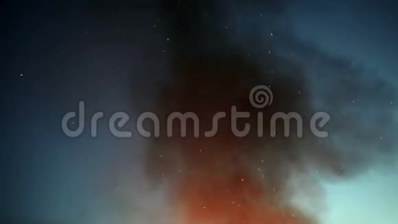 从天上的火中喷出视频的预览图