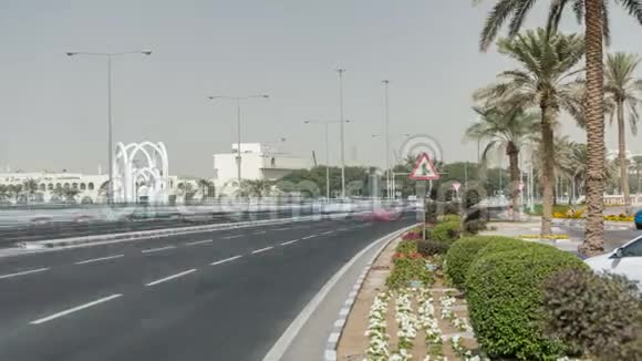Alrumeilah家庭公园象征性的入口时间在卡塔尔多哈的Corniche后面视频的预览图