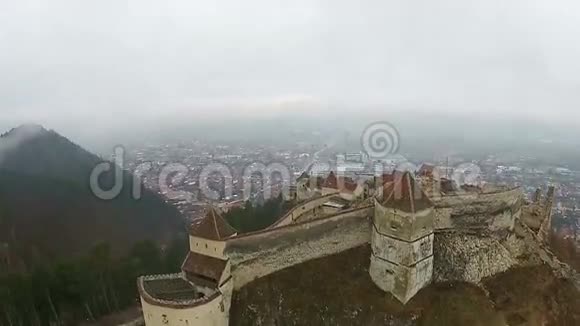 拉斯诺夫堡垒空中升起在城堡上方视频的预览图