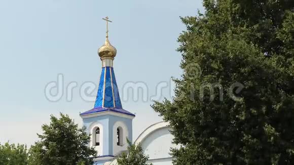 带有东正教大教堂十字架的金色圆顶视频的预览图