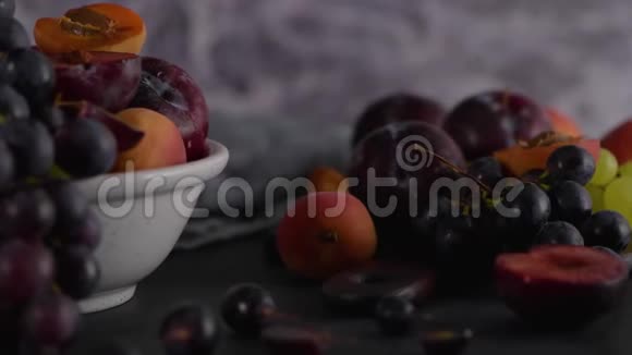 葡萄杏子和李子视频的预览图