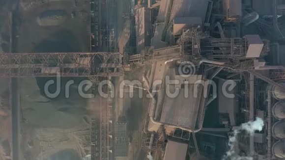 空中观景冶金厂金属制造工厂从植物顶部的视图视频的预览图