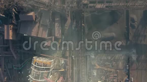 空中观景冶金厂金属制造工厂从植物顶部的视图视频的预览图