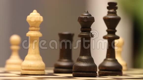 国际象棋女王沙席棋盘游戏视频的预览图