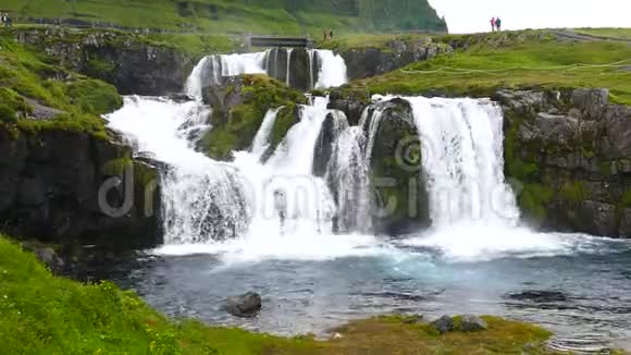 冰岛著名的柯克朱菲尔瀑布视频的预览图