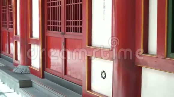 新加坡佛牙寺的门窗视频的预览图