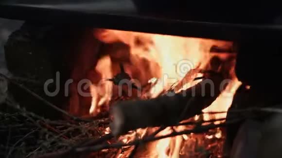 粘土炉干柴的特写计划视频的预览图