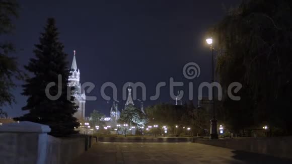 克里姆林宫和圣巴西尔大教堂在俄罗斯莫斯科红场克里姆林宫是主要的旅游城市之一视频的预览图