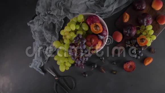 葡萄杏子和李子视频的预览图