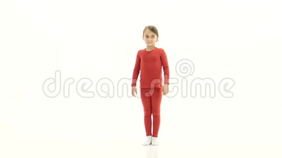女孩广告衣服竖起大拇指白色背景视频的预览图