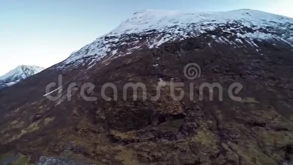 挪威雪山空中全景视频的预览图
