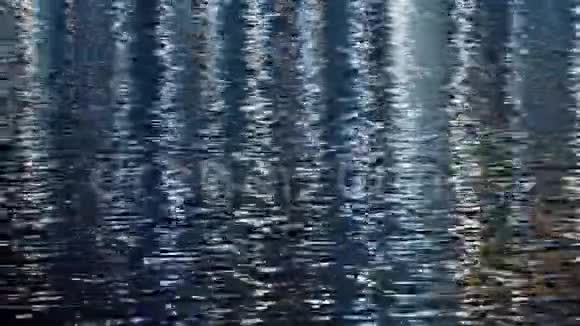 水上抽象光反射视频的预览图