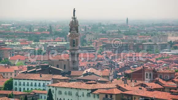 贝尔加莫意大利2017年5月3日旧市中心的时间从上面历史建筑视频的预览图