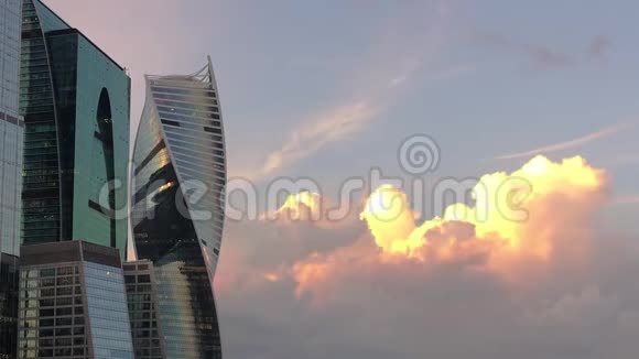 莫斯科市日落时摩天大楼视频的预览图