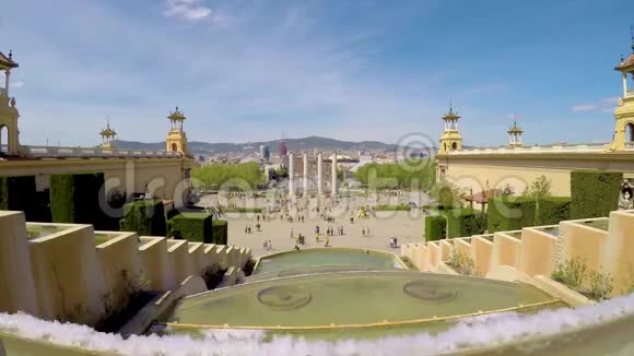 西班牙巴塞罗那广场的城市景观04年15岁2018西班牙巴塞罗那延时视频的预览图