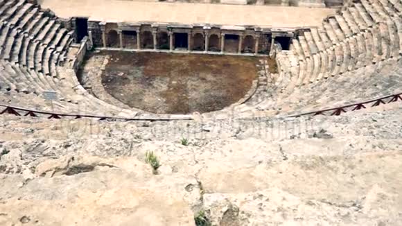大型圆形圆形圆形剧场废墟照明视频的预览图